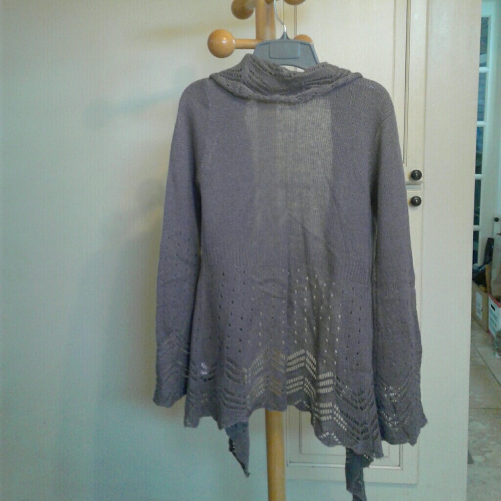 Woman's Sweater - Picture 5 of 8